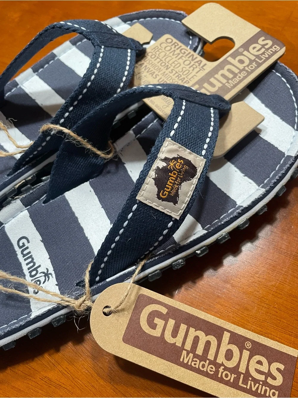 Gumbies navy white